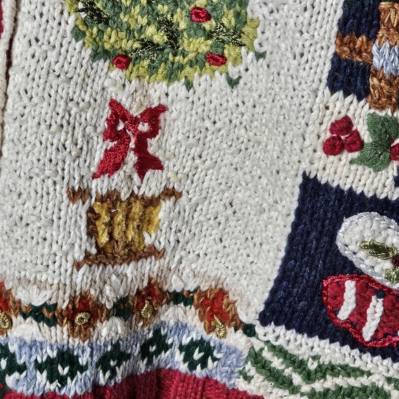 Vintage Festive Holiday Women's Sweater - Picture 14 of 16